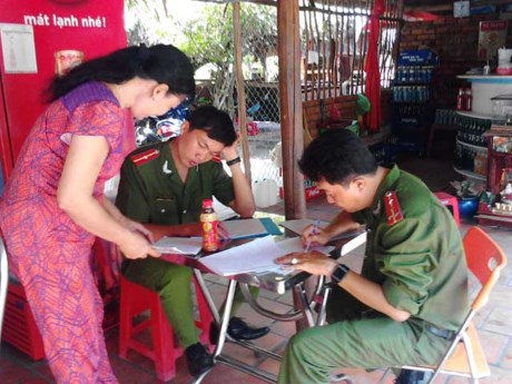 [-]Lại[-]phát[-]hiện[-]79[-]chai[-]trà[-]thảo[-]mộc[-]Dr[-]Thanh[-]có[-]cặn[-]lơ[-]lửng